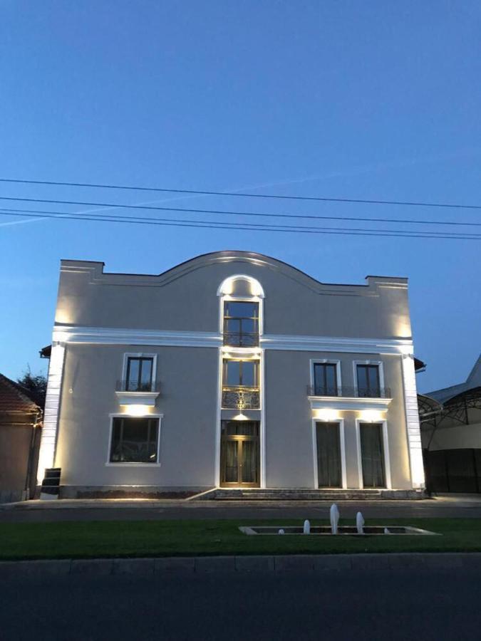 Regal Ballroom Caransebeş Exteriér fotografie