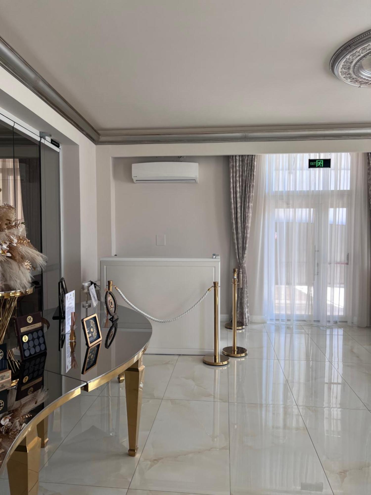Regal Ballroom Caransebeş Exteriér fotografie